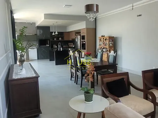 Casa com 200m² 3 quartos e 2 banheiros, à venda, no bairro Jardim Baldissera em Votuporanga