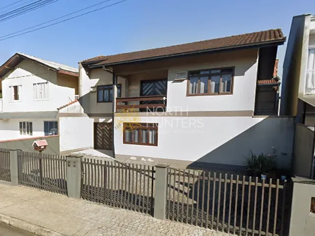Casa com 180m² 4 quartos e 3 banheiros, à venda, no bairro Jardim Sofia em Joinville