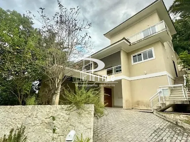 Casa com 663m² 3 quartos e 4 banheiros, à venda, no bairro Piratininga em Niterói