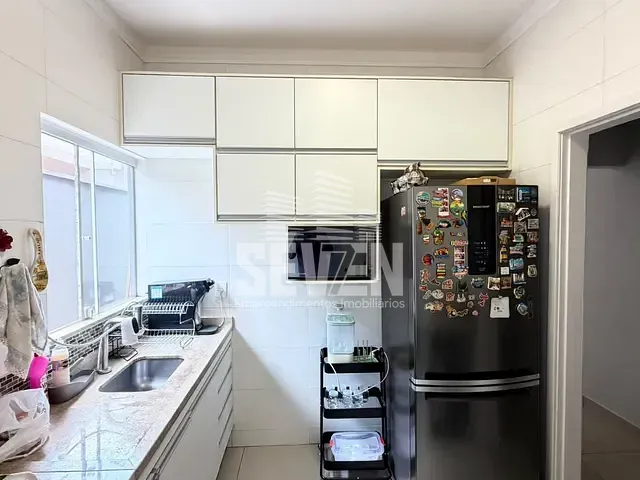 Casa com 182m² 3 quartos e 2 banheiros, à venda ou para alugar, no bairro Vila Nove de Julho em Bauru