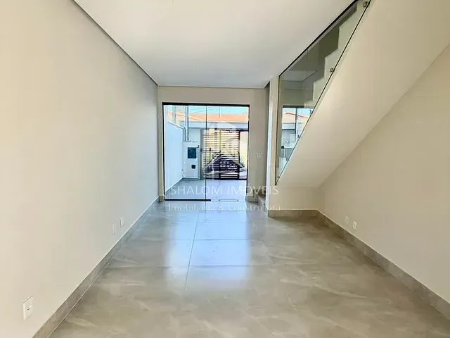 Casa 2 quartos e 3 banheiros, à venda, no bairro Planalto em Belo Horizonte