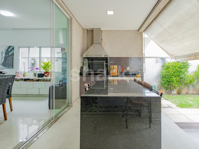 Casa com 380m² 4 quartos e 5 banheiros, à venda, no bairro Alphaville em Santana de Parnaíba