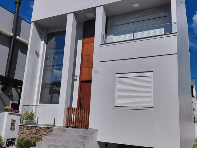 Casa 4 quartos e 4 banheiros, à venda, no bairro Deltaville em Biguaçu
