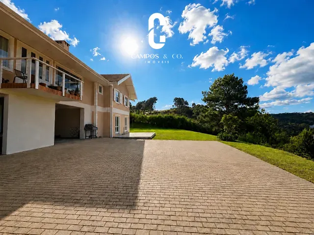 Casa com 1350m² 5 quartos e 6 banheiros, à venda, no bairro Condomínio Iporanga em Campos do Jordão