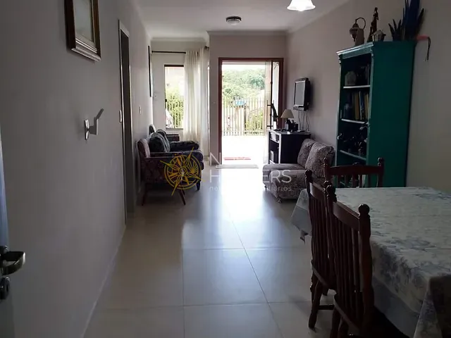 Casa com 240m² 3 quartos e 3 banheiros, à venda, no bairro Santa Catarina em Joinville