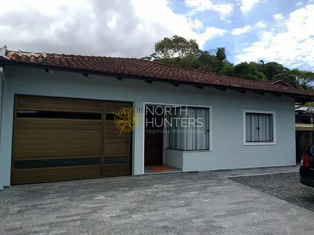 Casa com 240m² 3 quartos e 3 banheiros, à venda, no bairro Santa Catarina em Joinville