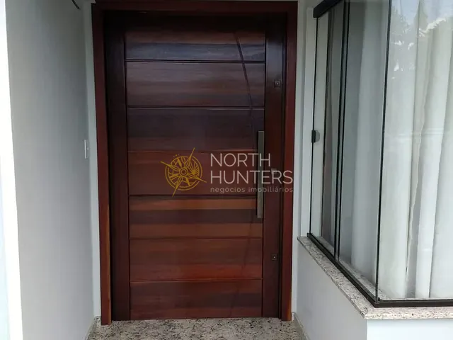 Casa com 240m² 3 quartos e 3 banheiros, à venda, no bairro Santa Catarina em Joinville