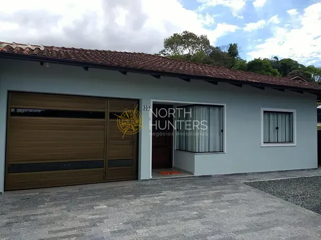 Casa com 240m² 3 quartos e 3 banheiros, à venda, no bairro Santa Catarina em Joinville