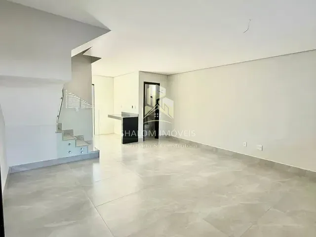 Casa 3 quartos e 2 banheiros, à venda, no bairro Planalto em Belo Horizonte