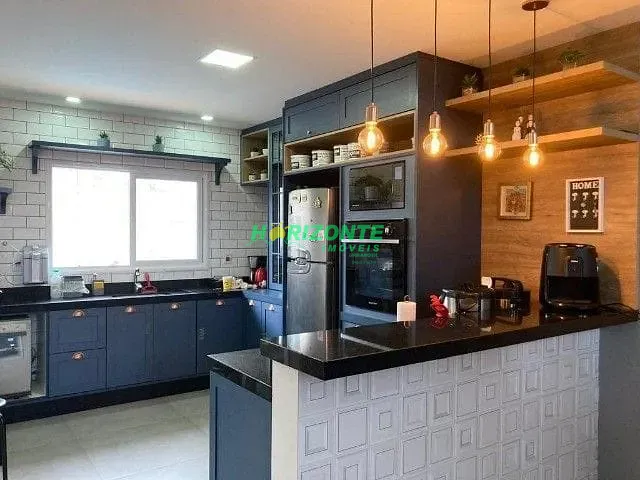 Casa com 451m² 4 quartos e 6 banheiros, à venda, no bairro Urbanova em São José dos Campos