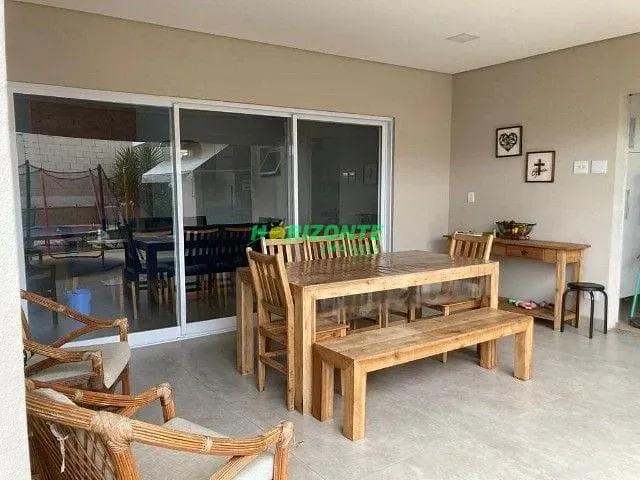 Casa com 451m² 4 quartos e 6 banheiros, à venda, no bairro Urbanova em São José dos Campos