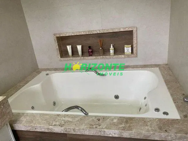 Casa com 451m² 4 quartos e 6 banheiros, à venda, no bairro Urbanova em São José dos Campos