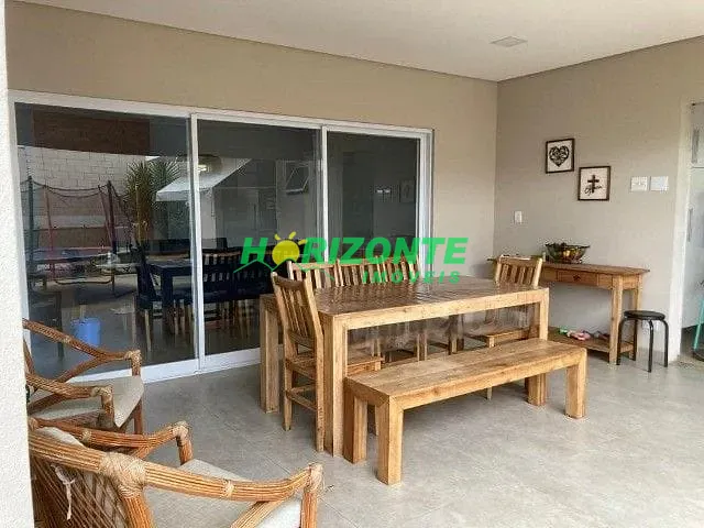 Casa com 451m² 4 quartos e 6 banheiros, à venda, no bairro Urbanova em São José dos Campos