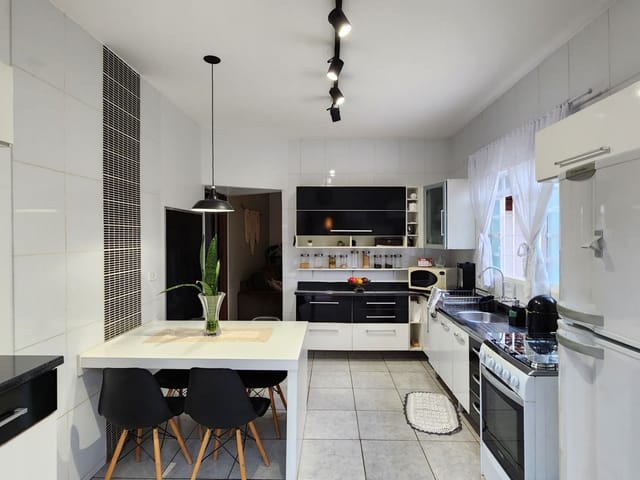 Casa com 252m² 2 quartos e 1 banheiro, à venda, no bairro Jardim Casa Grande em Cambé