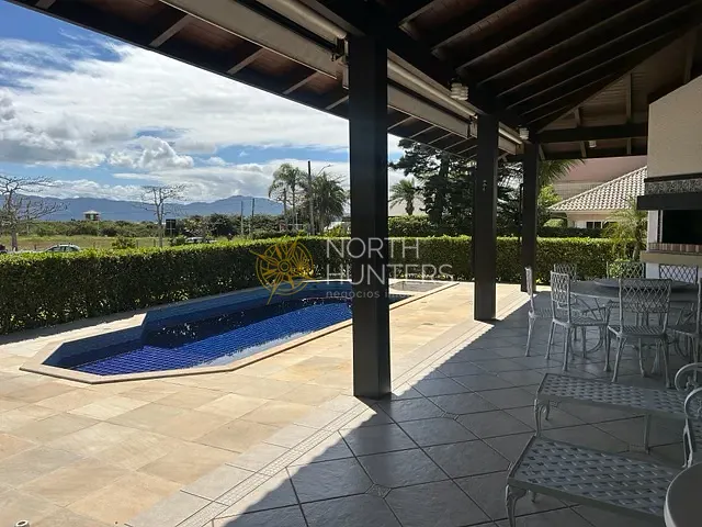 Casa 5 quartos e 5 banheiros, à venda, no bairro Jurerê Internacional em Florianópolis