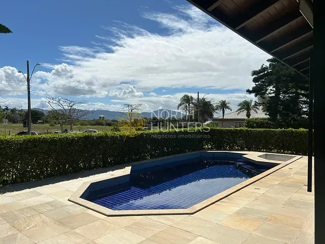 Casa 5 quartos e 5 banheiros, à venda, no bairro Jurerê Internacional em Florianópolis