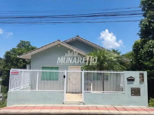 Casa com 300m² 3 quartos e 2 banheiros, à venda, no bairro Parque De Exposições em concordia