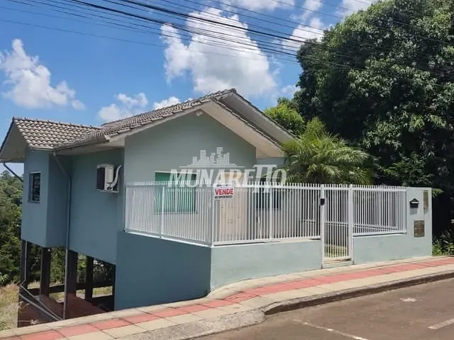 Casa com 300m² 3 quartos e 2 banheiros, à venda, no bairro Parque De Exposições em concordia