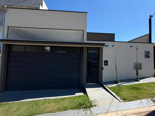 Casa com 200m² 3 quartos e 2 banheiros, à venda, no bairro Jatobás em Extrema