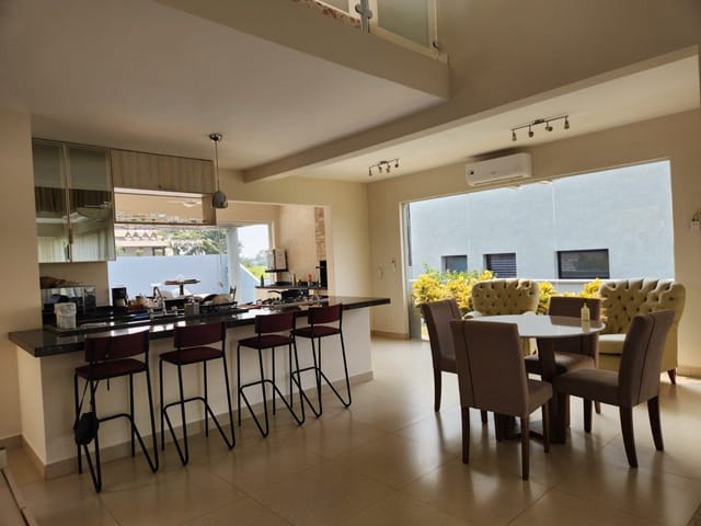 Casa com 441m² 3 quartos e 5 banheiros, à venda, no bairro Paranapanema em Paranapanema