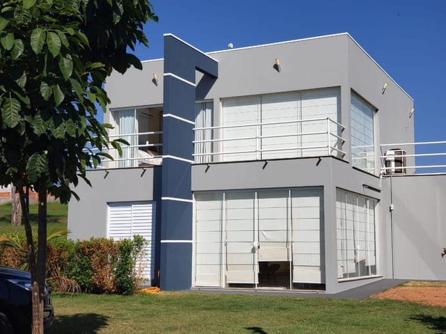 Casa com 441m² 3 quartos e 5 banheiros, à venda, no bairro Paranapanema em Paranapanema