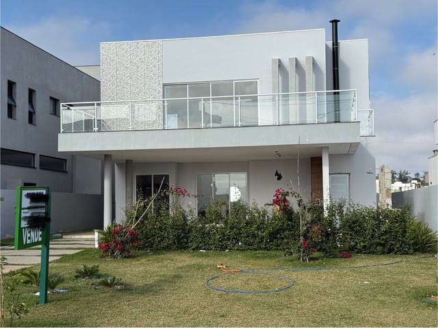 Casa com 420m² 2 quartos e 4 banheiros, à venda, no bairro Paranapanema em Paranapanema