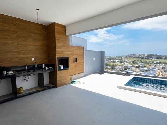 Casa com 326m² 4 quartos e 4 banheiros, à venda, no bairro Vale dos Cristais em Macaé