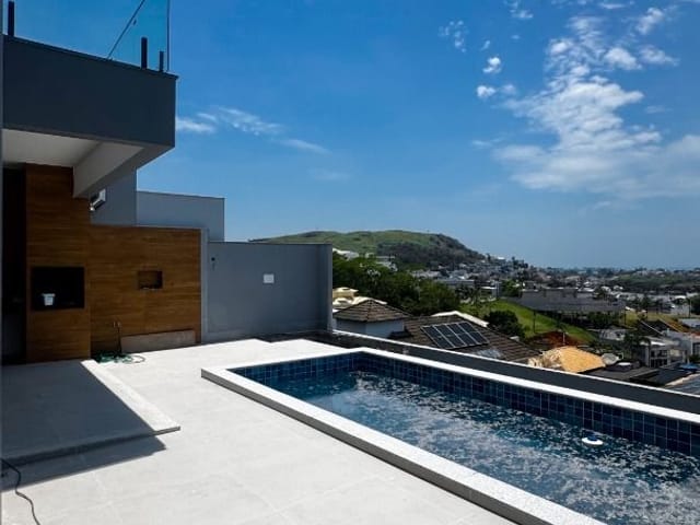 Casa com 326m² 4 quartos e 4 banheiros, à venda, no bairro Vale dos Cristais em Macaé