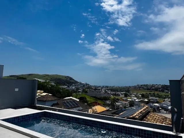 Casa com 326m² 4 quartos e 4 banheiros, à venda, no bairro Vale dos Cristais em Macaé