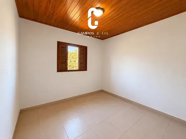 Casa com 1295m² 2 quartos e 3 banheiros, à venda, no bairro Recanto das Araucárias em Campos do Jordão