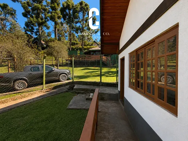 Casa com 1295m² 2 quartos e 3 banheiros, à venda, no bairro Recanto das Araucárias em Campos do Jordão