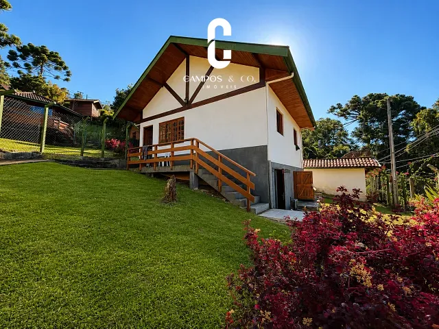 Casa com 1295m² 2 quartos e 3 banheiros, à venda, no bairro Recanto das Araucárias em Campos do Jordão