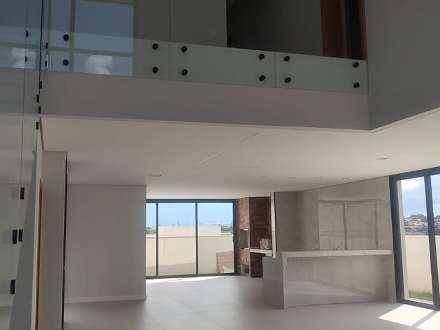 Casa com 250m² 4 quartos e 6 banheiros, à venda, no bairro Gleba Ribeirão Limeiro em Londrina