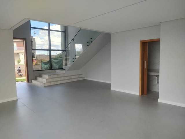 Casa com 250m² 4 quartos e 6 banheiros, à venda, no bairro Gleba Ribeirão Limeiro em Londrina