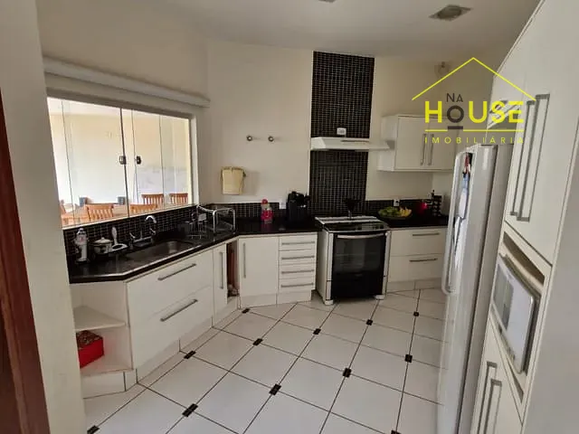 Casa com 480m² 3 quartos e 3 banheiros, à venda, no bairro Residencial Esther em Votuporanga
