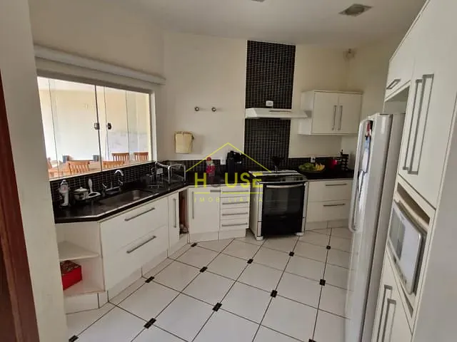 Casa com 480m² 3 quartos e 3 banheiros, à venda, no bairro Residencial Esther em Votuporanga