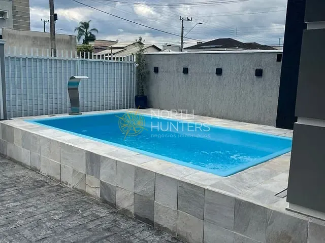 Casa com 142m² 3 quartos e 3 banheiros, à venda, no bairro Floresta em Joinville