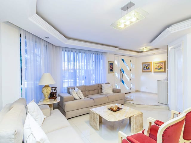 Casa com 413m² 5 quartos e 5 banheiros, à venda, no bairro Uberaba em Curitiba