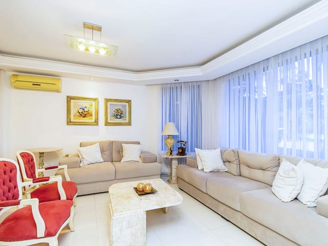 Casa com 413m² 5 quartos e 5 banheiros, à venda, no bairro Uberaba em Curitiba