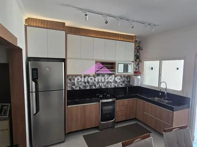 Casa com 10m² 2 quartos e 1 banheiro, à venda, no bairro Jardim Santa Maria em Jacareí