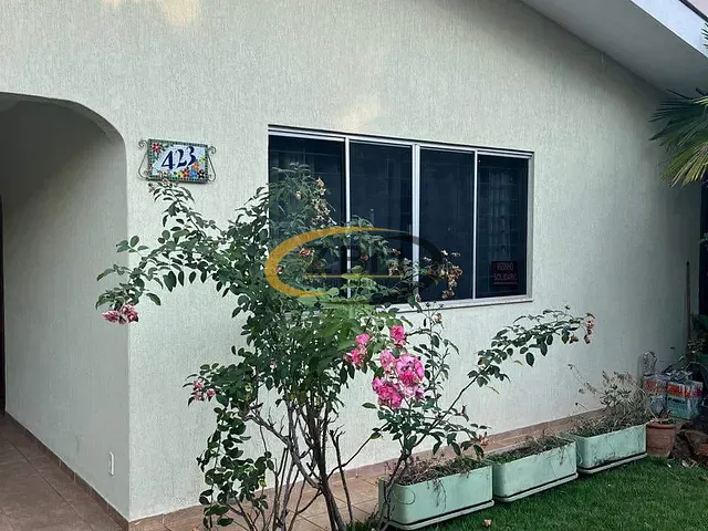 Casa com 300m² 3 quartos e 3 banheiros, à venda, no bairro Vila Fujita em Londrina