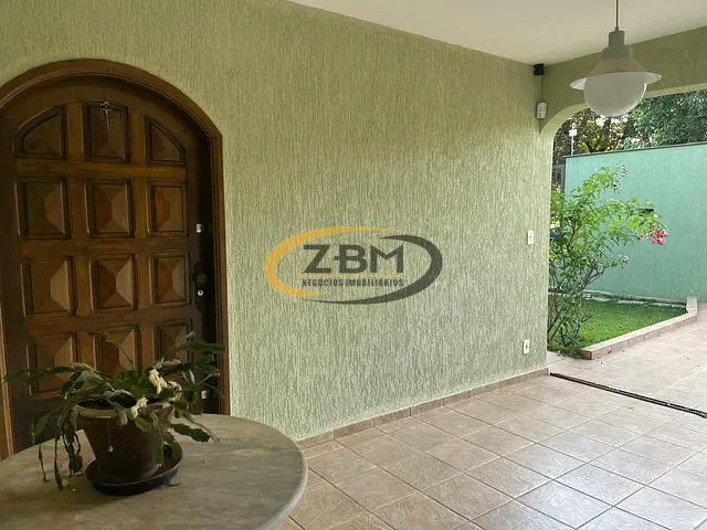 Casa com 300m² 3 quartos e 3 banheiros, à venda, no bairro Vila Fujita em Londrina