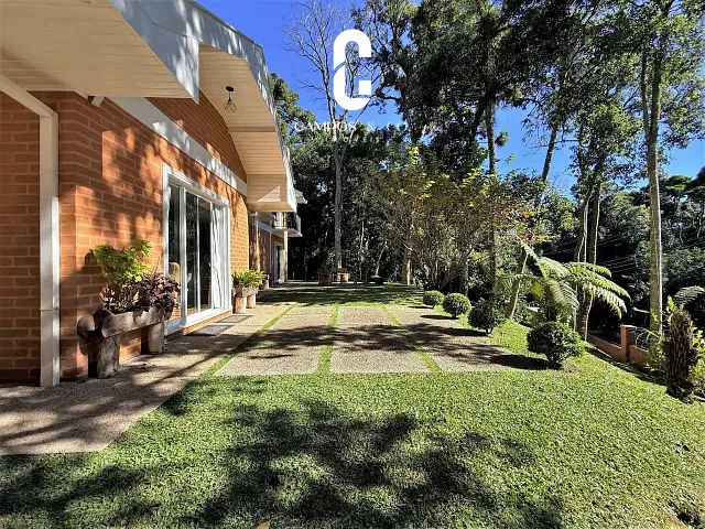 Casa com 1169m² 4 quartos e 5 banheiros, à venda, no bairro Parque Pedra do Baú em Campos do Jordão