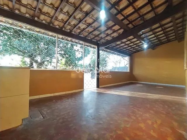 Casa com 360m² 1 quarto e 1 banheiro, à venda, no bairro Mantiqueira em Belo Horizonte