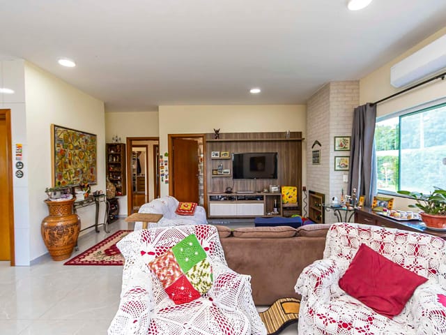 Casa 4 quartos e 5 banheiros, à venda, no bairro Planta Laranjeiras em Piraquara