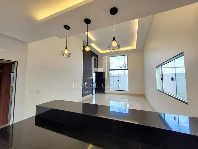 Casa com 194m² 3 quartos e 3 banheiros, à venda, no bairro Parque Veiga Jardim em Aparecida de Goiânia
