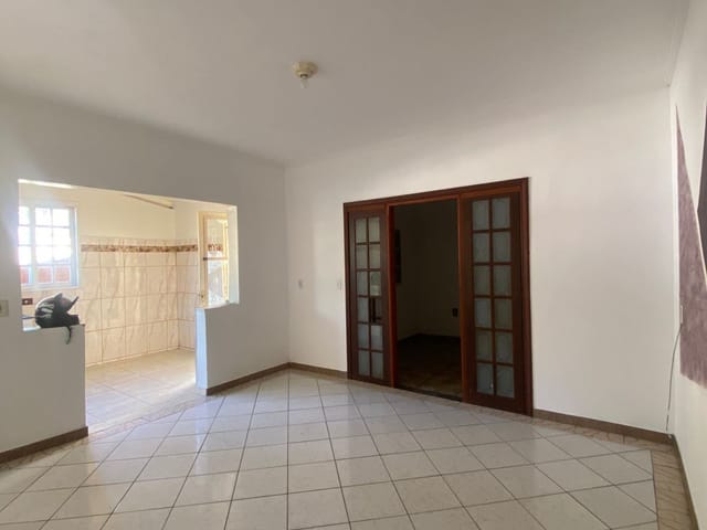 Casa 2 quartos e 1 banheiro, para alugar, no bairro Jardim Nova Extrema em Extrema