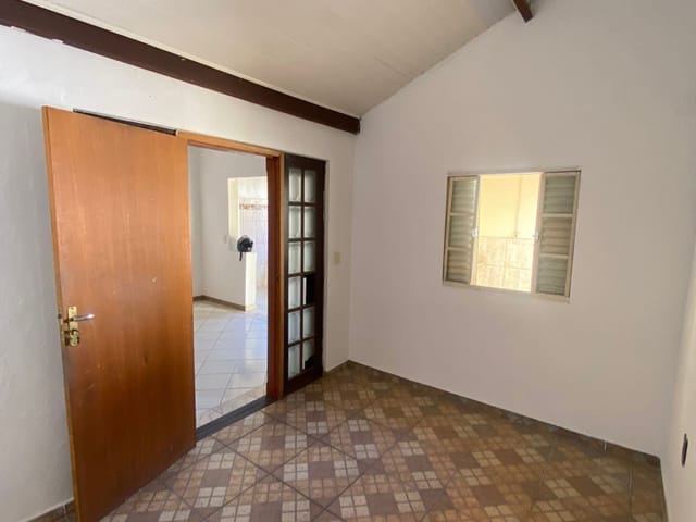 Casa 2 quartos e 1 banheiro, para alugar, no bairro Jardim Nova Extrema em Extrema
