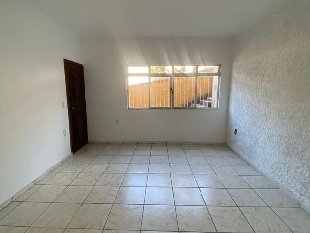 Casa 2 quartos e 1 banheiro, para alugar, no bairro Jardim Nova Extrema em Extrema