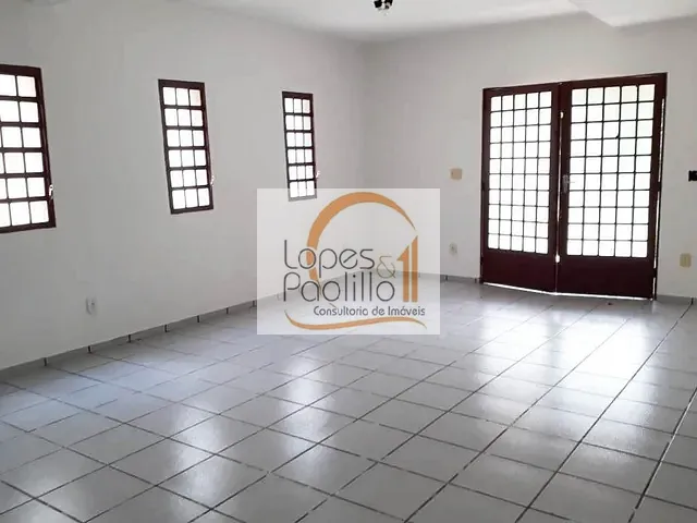 Casa com 410m² 4 quartos e 4 banheiros, à venda, no bairro Jardim Siriema em Atibaia